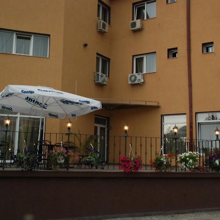 Hotel Liliacul Cluj-Napoca Exteriör bild