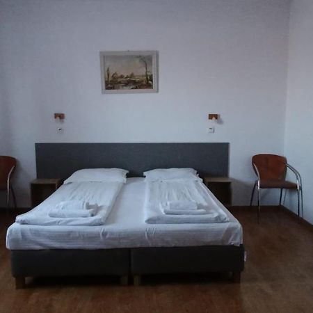 Hotel Liliacul Cluj-Napoca Exteriör bild