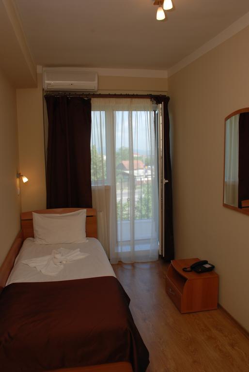 Hotel Liliacul Cluj-Napoca Exteriör bild