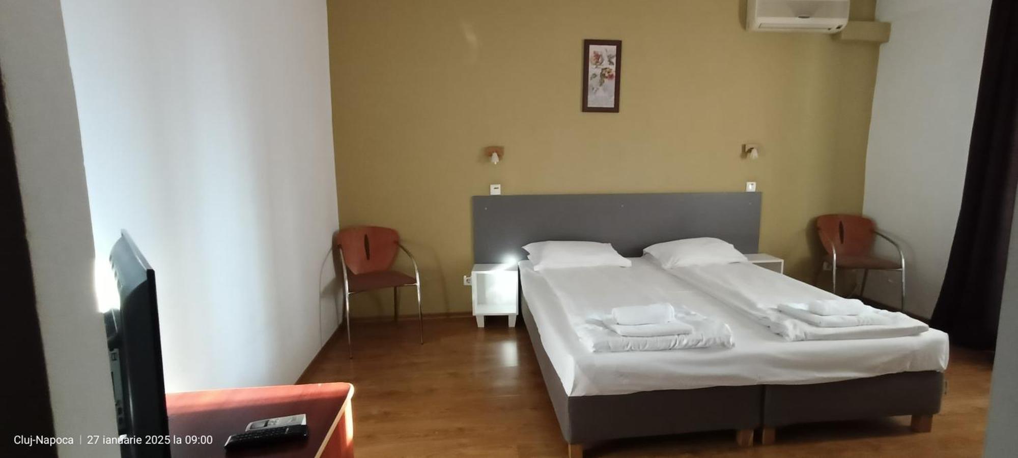 Hotel Liliacul Cluj-Napoca Exteriör bild